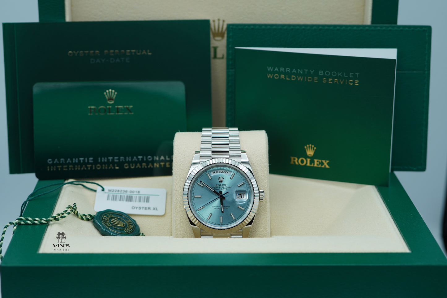 Rolex 228236 Day-Date Platinum Viền Khía Mặt Số Xanh Băng Cọc Số 2024