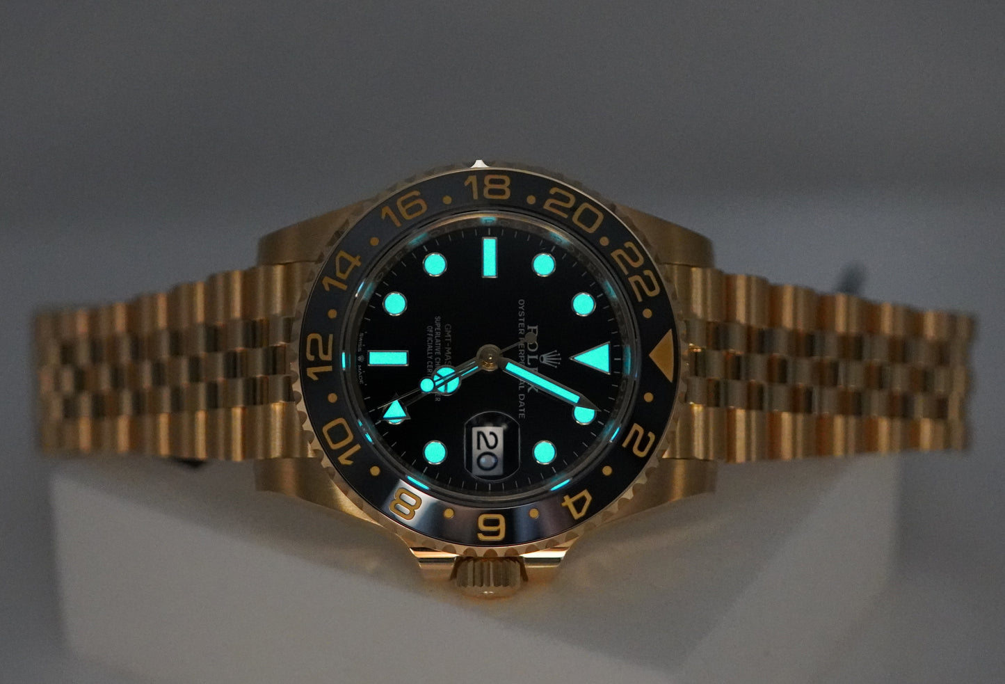 Rolex 126718GRNR GMT Master 2 Vàng Vàng Viền Xám Đen Dây Jubilee 2023