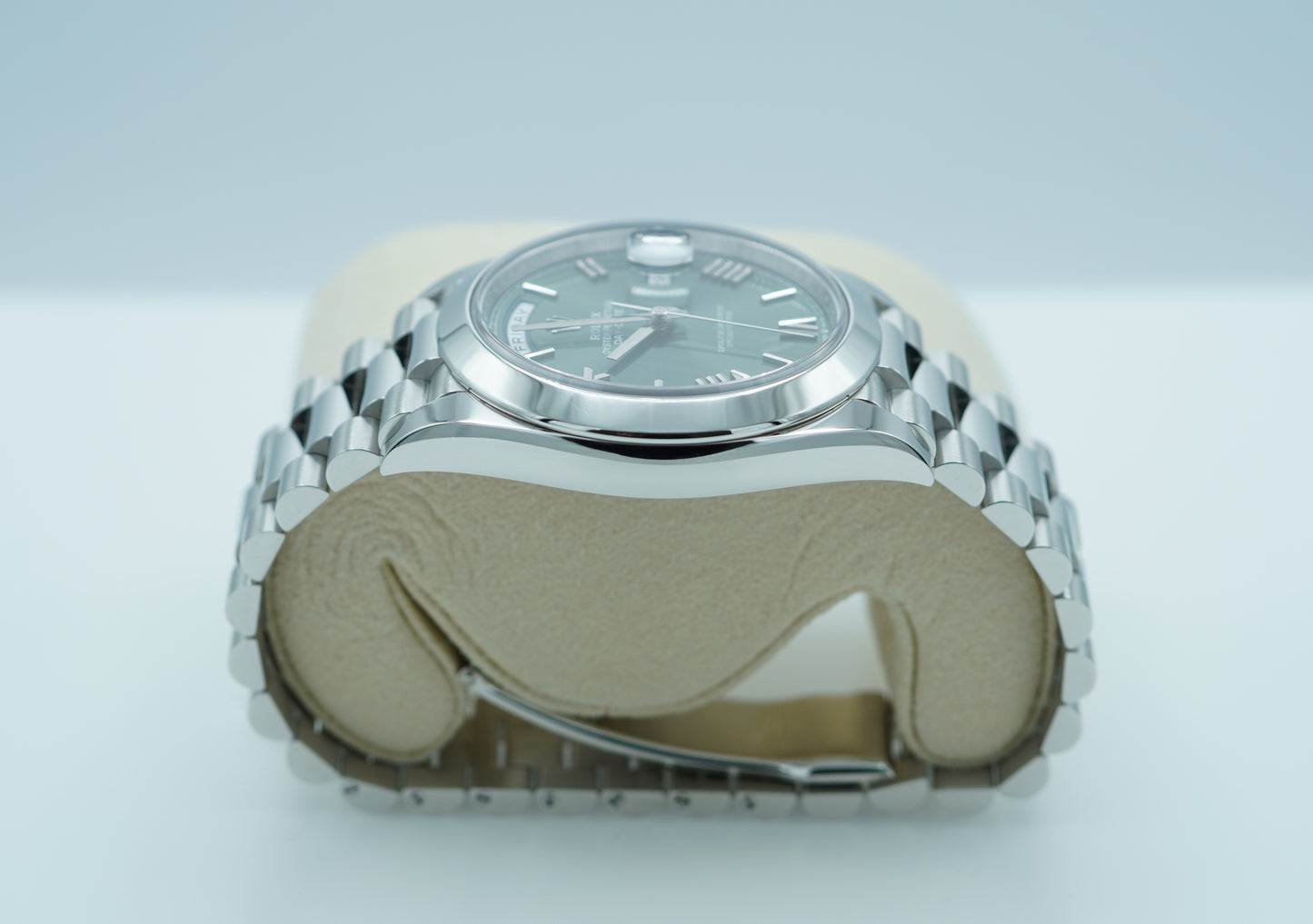 Rolex 228206 Day-Date 40 Platinum Mặt Số Xanh Olive Cọc Số La Mã 2021
