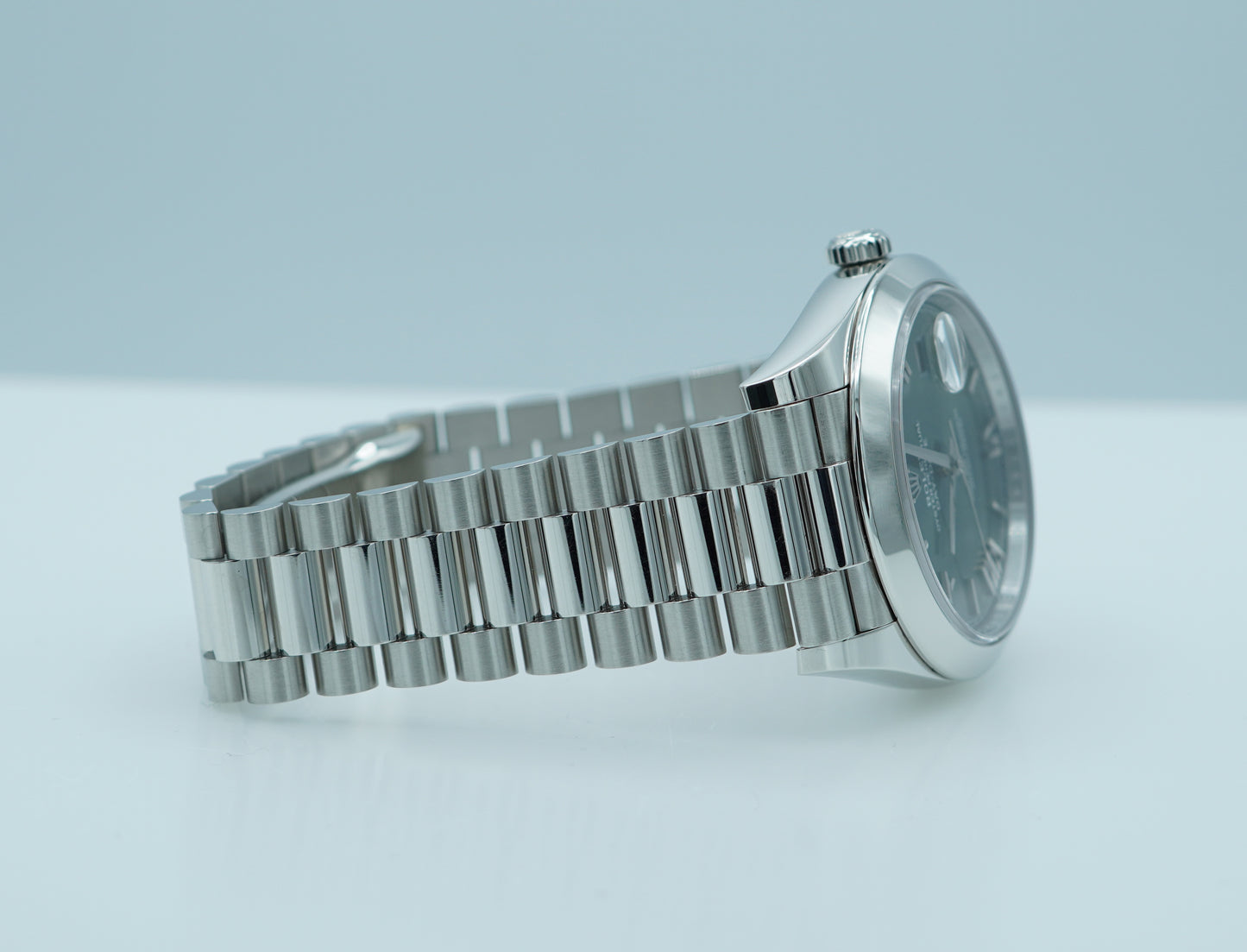 Rolex 228206 Day-Date 40 Platinum Mặt Số Xanh Olive Cọc Số La Mã 2021