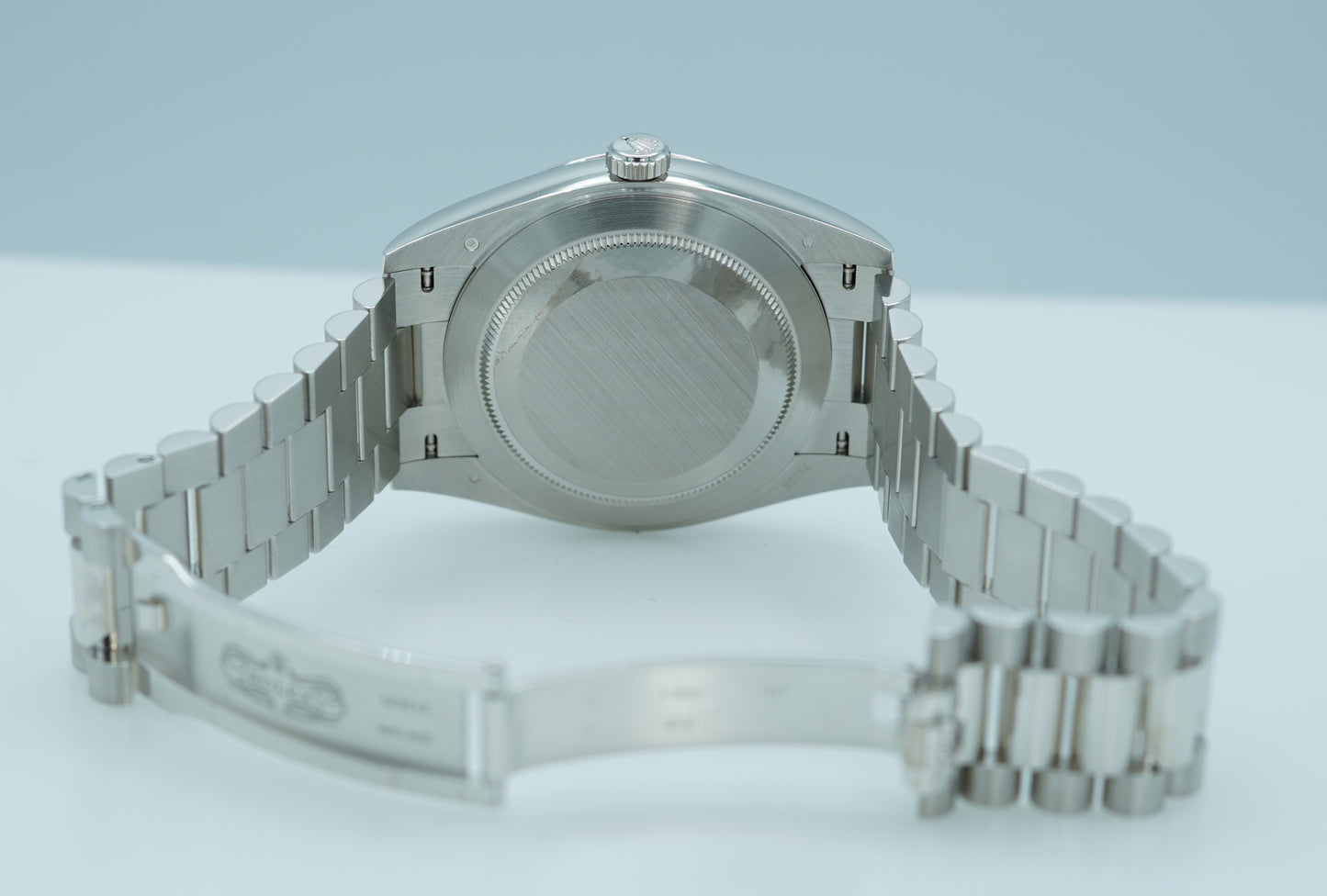 Rolex 228206 Day-Date 40 Platinum Mặt Số Xanh Olive Cọc Số La Mã 2021