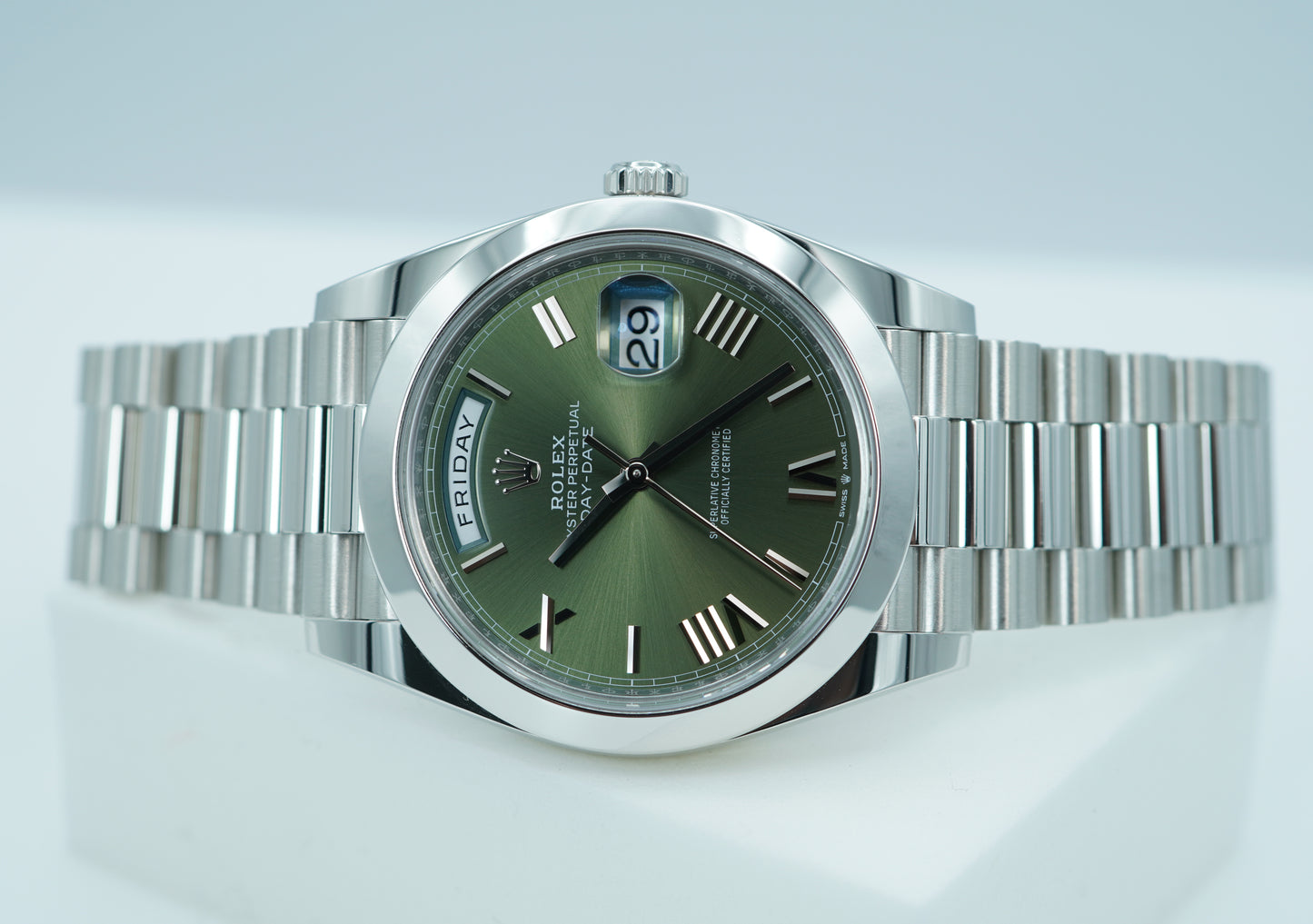 Rolex 228206 Day-Date 40 Platinum Mặt Số Xanh Olive Cọc Số La Mã 2021