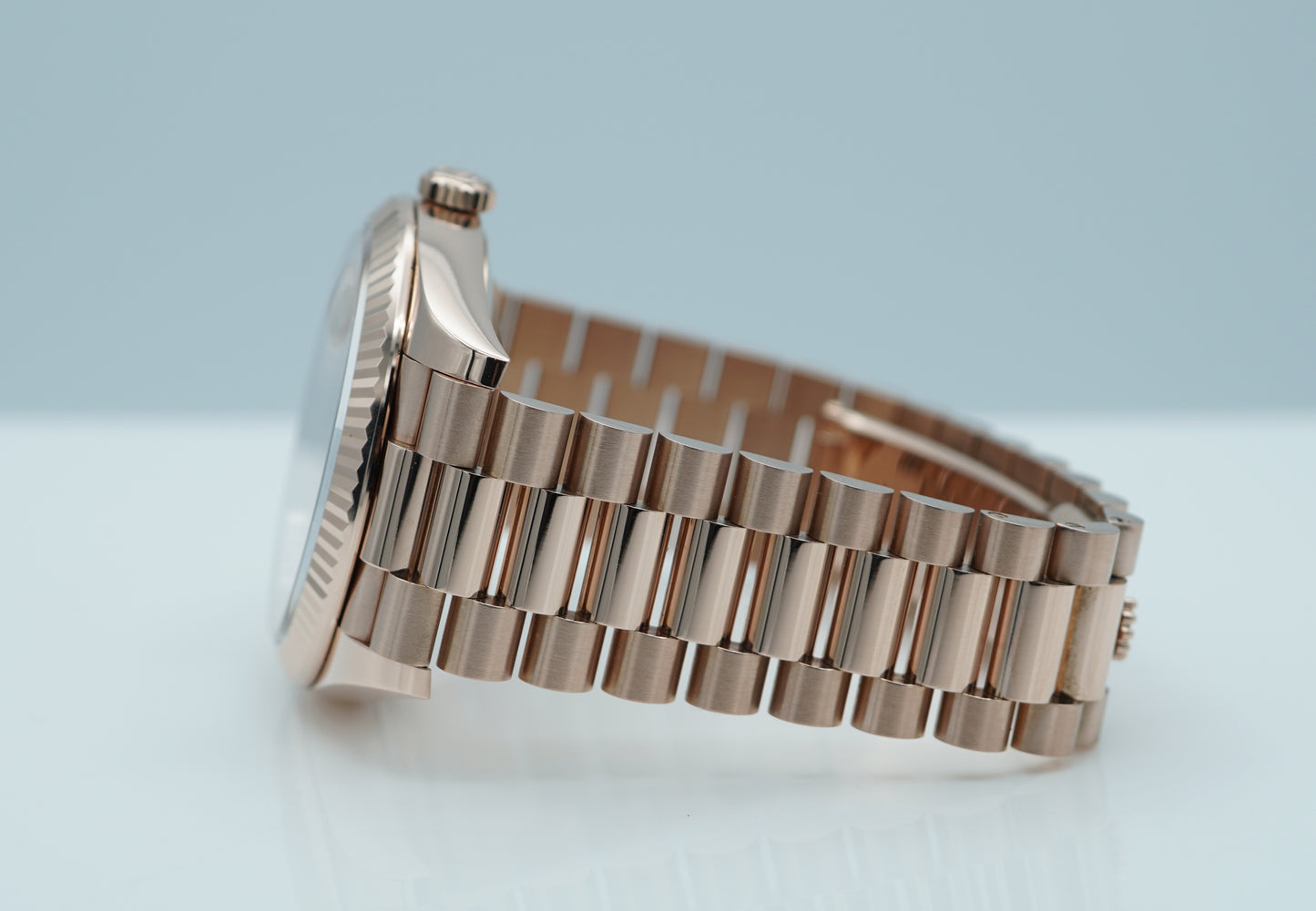 Rolex 228235 Day-Date 40 Vàng Hồng Mặt Số Sundust Cọc Số La Mã 2021 Còn Bảo Hành
