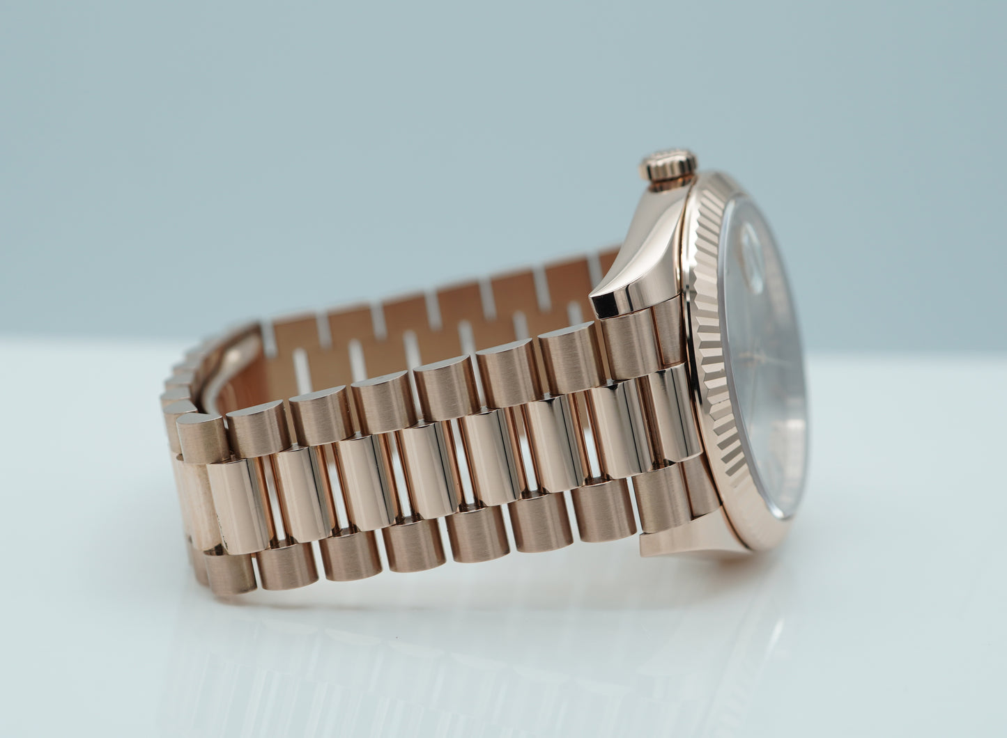 Rolex 228235 Day-Date 40 Vàng Hồng Mặt Số Sundust Cọc Số La Mã 2021 Còn Bảo Hành