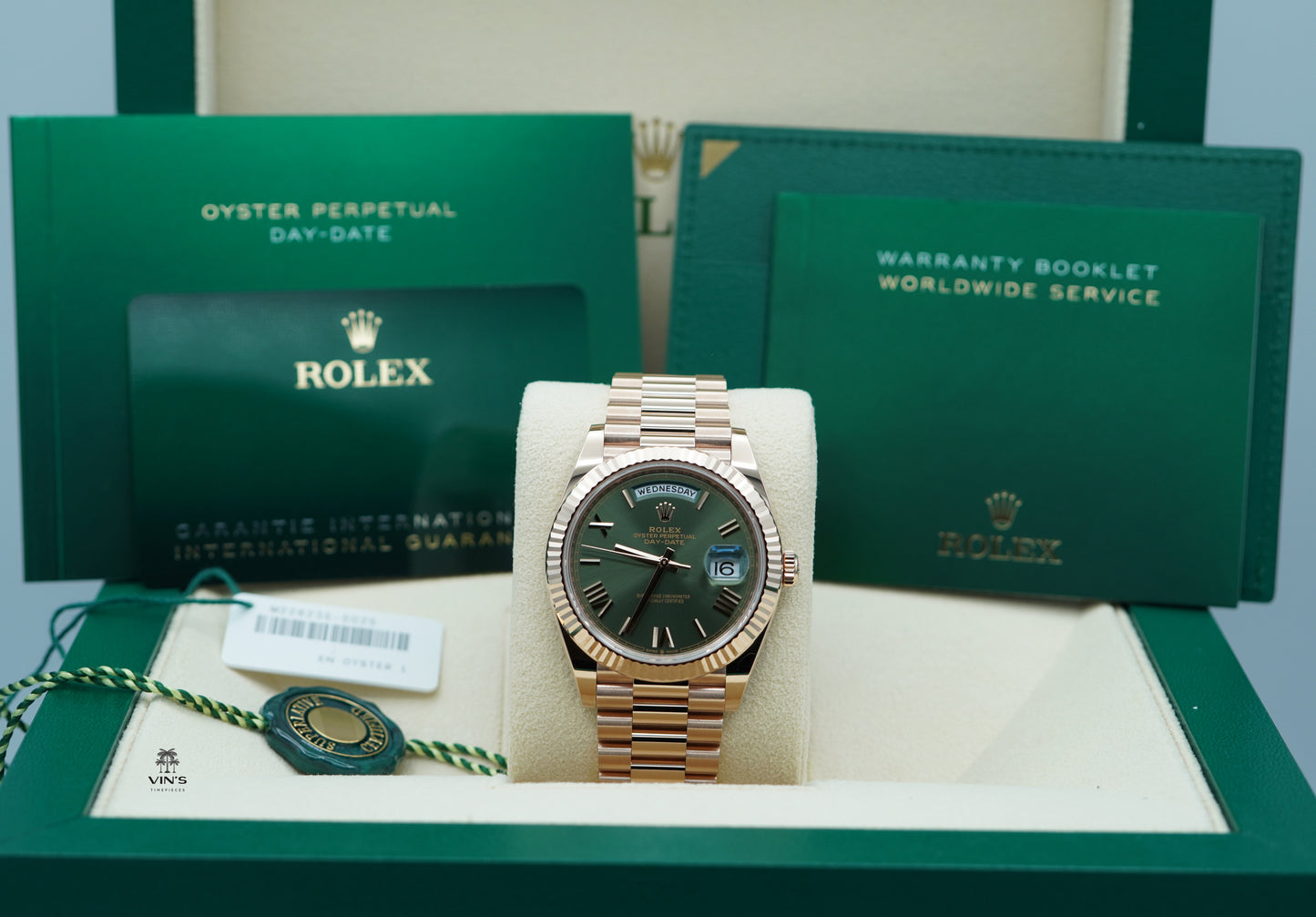Rolex 228235 Day-Date 40 Vàng Hồng Mặt Số Xanh Olive Cọc Số La Mã 2024