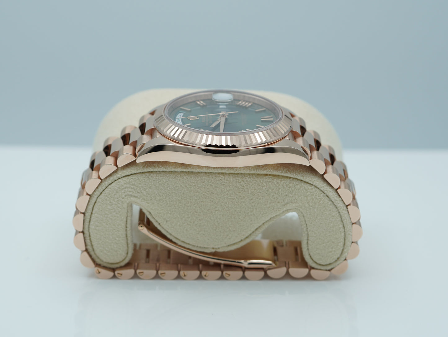 Rolex 228235 Day-Date 40 Vàng Hồng Mặt Số Xanh Olive Cọc Số La Mã 2024