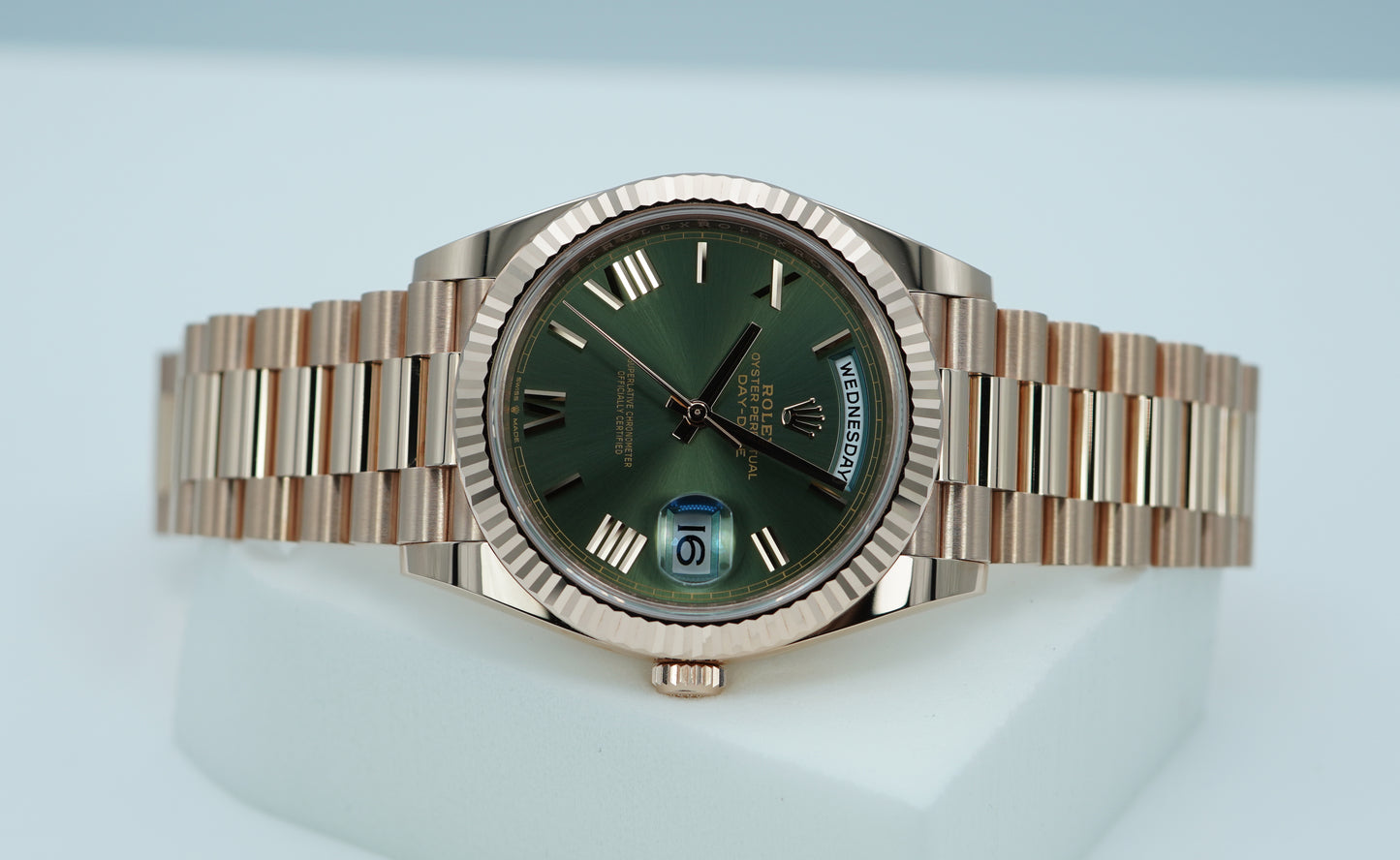 Rolex 228235 Day-Date 40 Vàng Hồng Mặt Số Xanh Olive Cọc Số La Mã 2024
