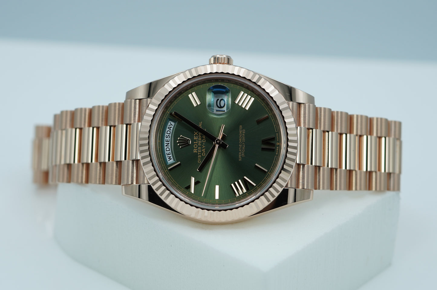 Rolex 228235 Day-Date 40 Vàng Hồng Mặt Số Xanh Olive Cọc Số La Mã 2024