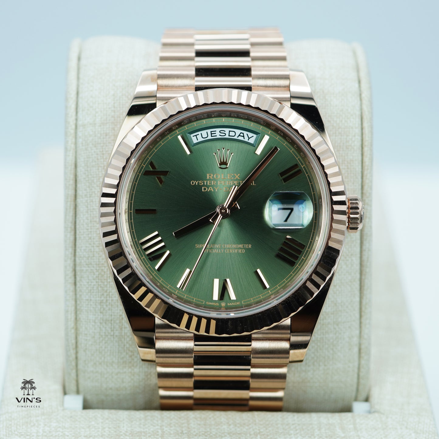 Rolex 228235 Day-Date 40 Vàng Hồng Mặt Số Xanh Olive Cọc Số La Mã 2024