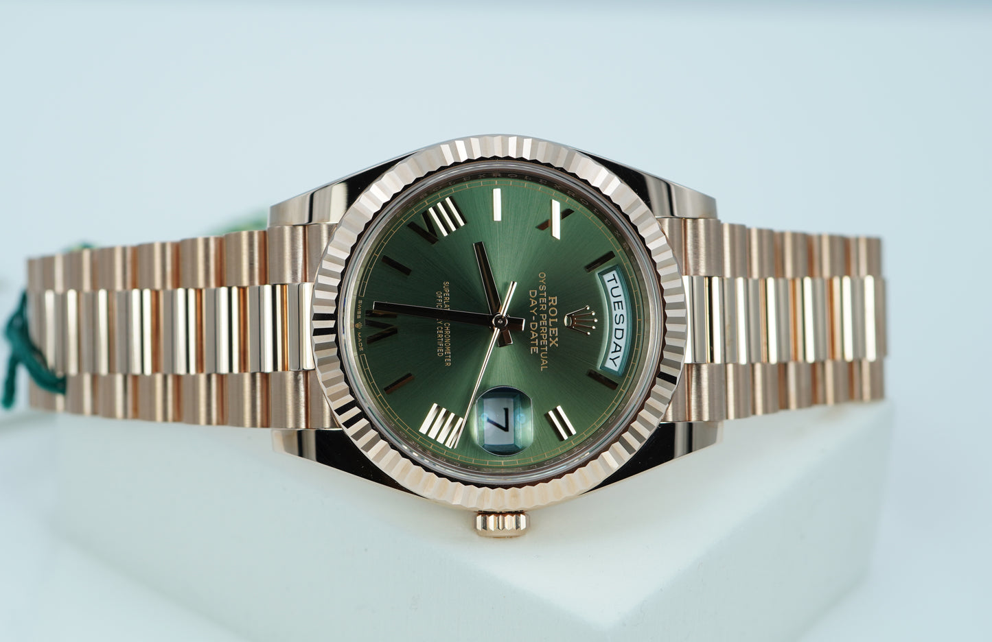 Rolex 228235 Day-Date 40 Vàng Hồng Mặt Số Xanh Olive Cọc Số La Mã 2024
