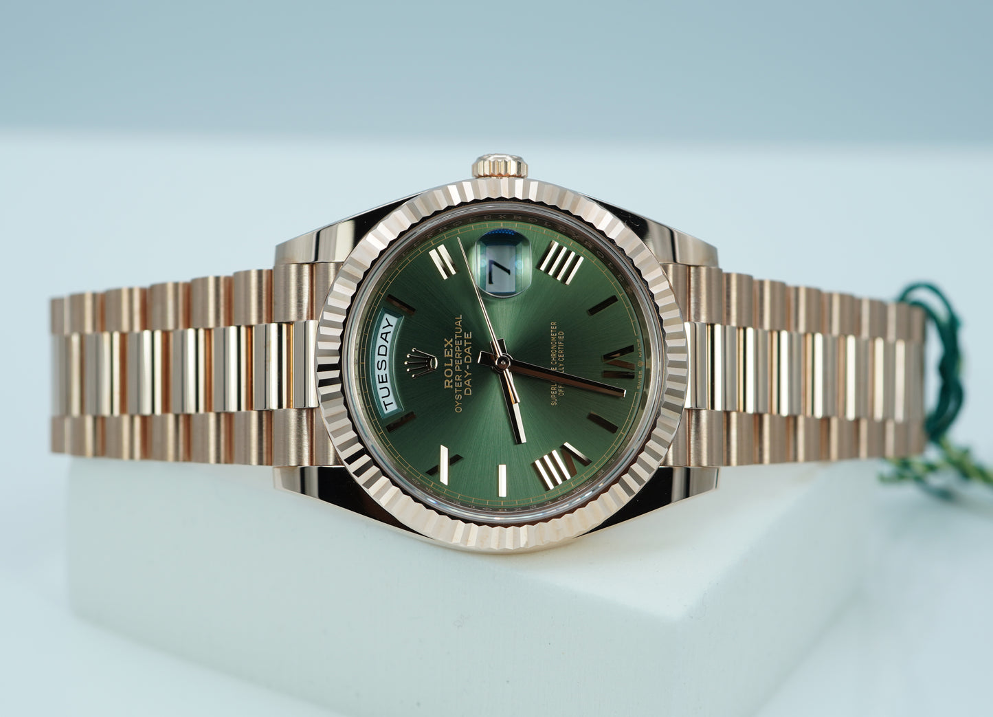 Rolex 228235 Day-Date 40 Vàng Hồng Mặt Số Xanh Olive Cọc Số La Mã 2024