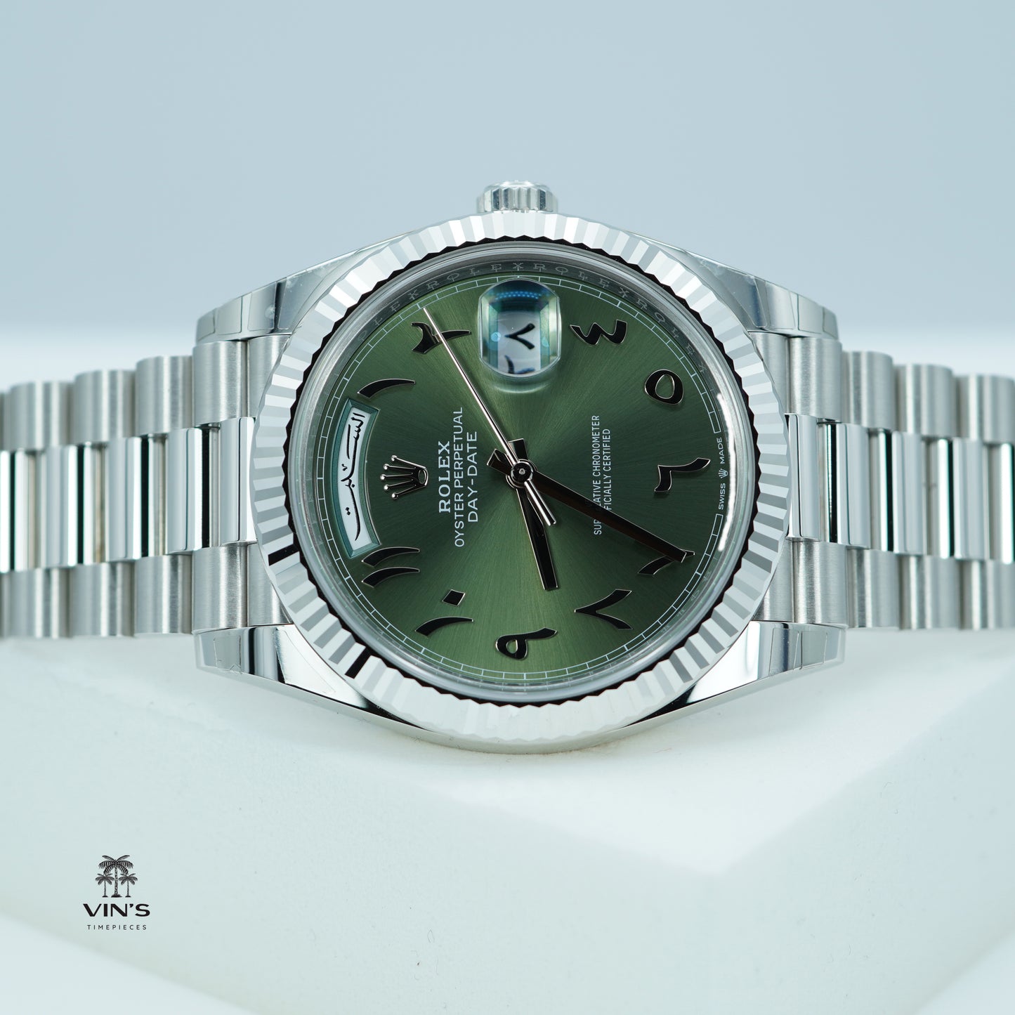 Rolex 228236 Day Date Platinum Viền Khía Mặt Số Ả Rập Xanh Lá 2024 Hiếm