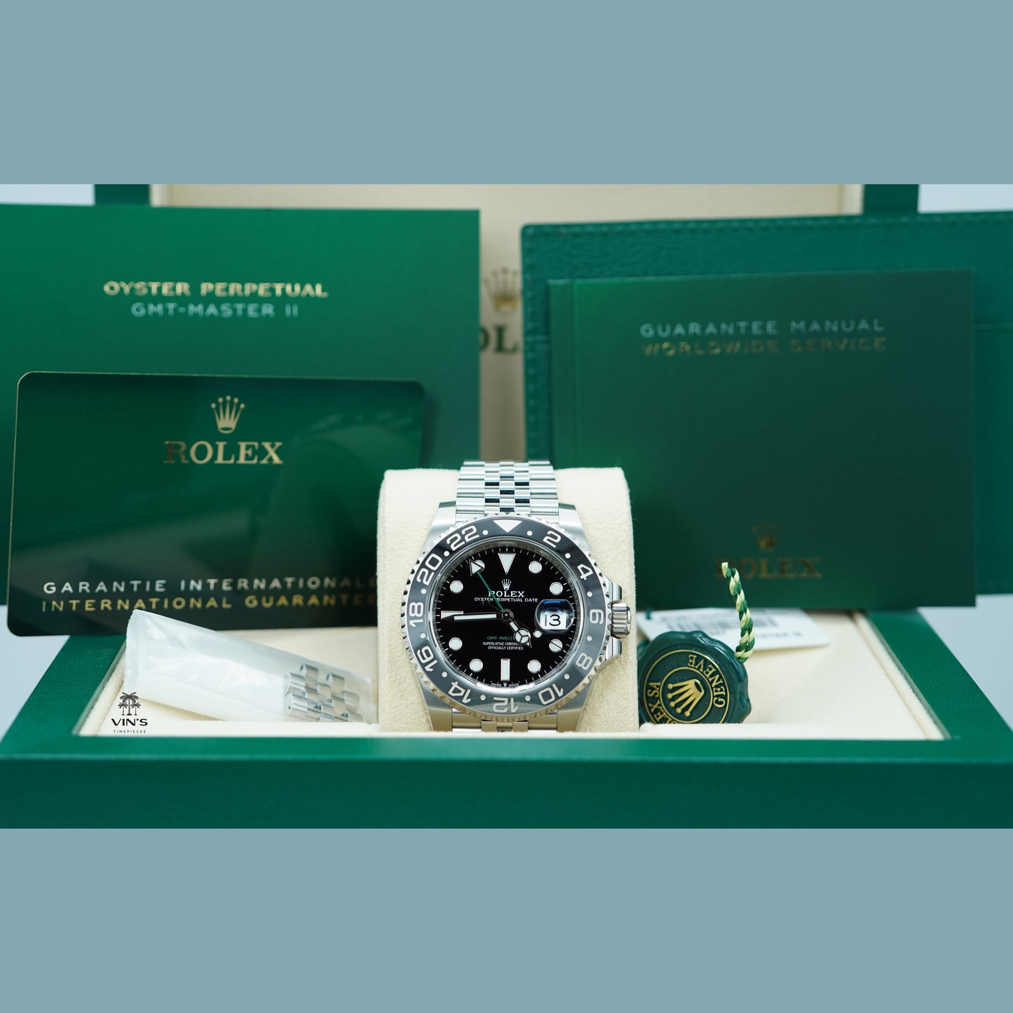 Rolex 126710GRNR GMT Master II Viền Đen Xám Dây Đeo Jubilee 2024