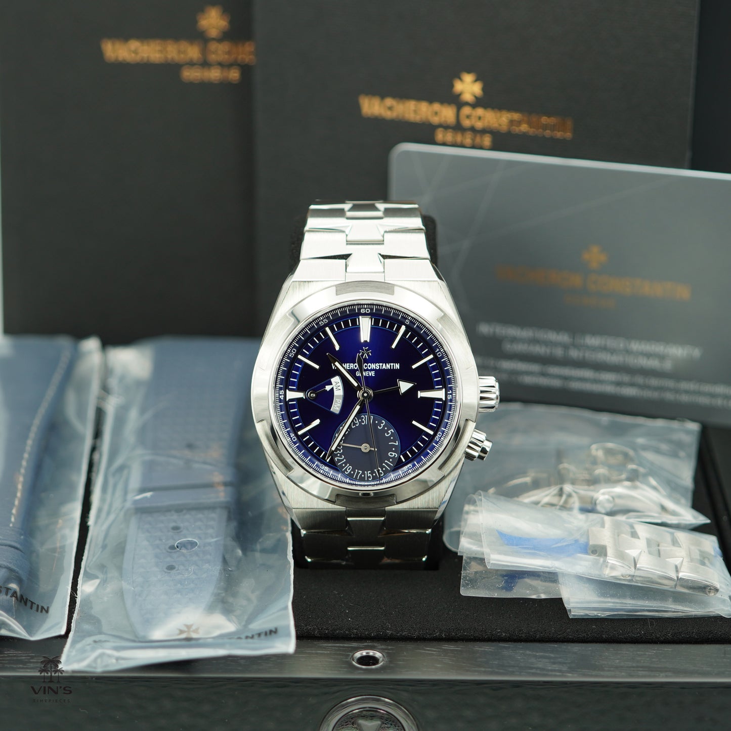 Vacheron Constantin Overseas Dual Time 7920V Mặt Số Xanh - Mẫu Mới