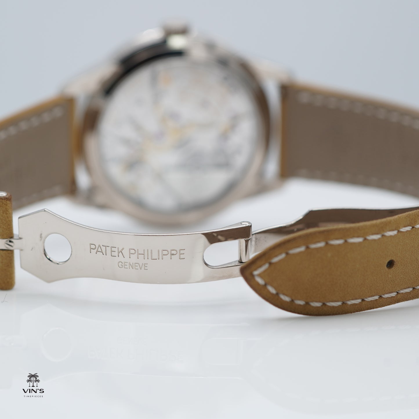Patek Philippe 5326G Vàng Trắng Complications Annual Calendar Travel Time 2023