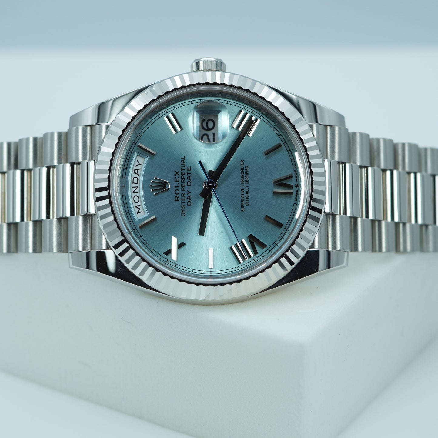 Rolex 228236 Day Date Platinum Viền Khía Bạch Kim Mặt Số La Màu Xanh Đá 2023