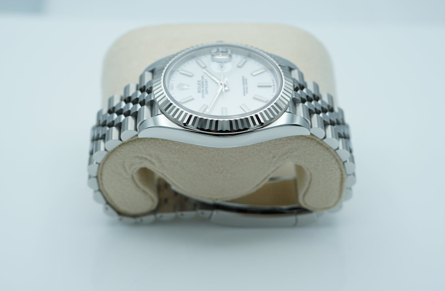 Rolex 126334 Datejust 41 Vành Khía Mặt Số Trắng Cọc Số Dây Jubilee 2023
