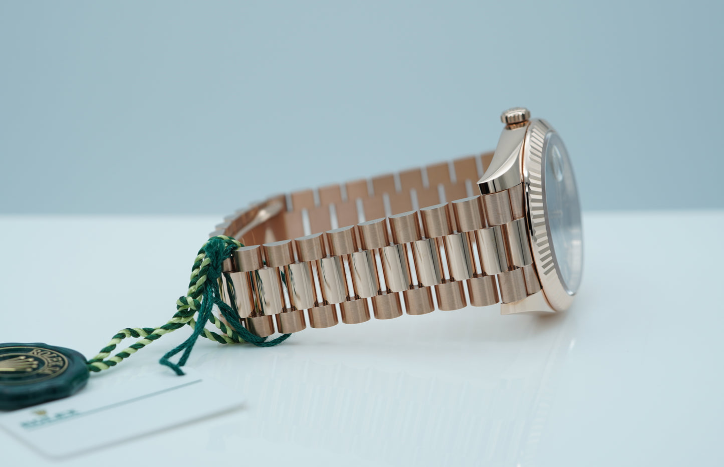 Rolex 228235 Day-Date 40 Vàng Hồng Mặt Số Xanh Olive Cọc Số La Mã 2024