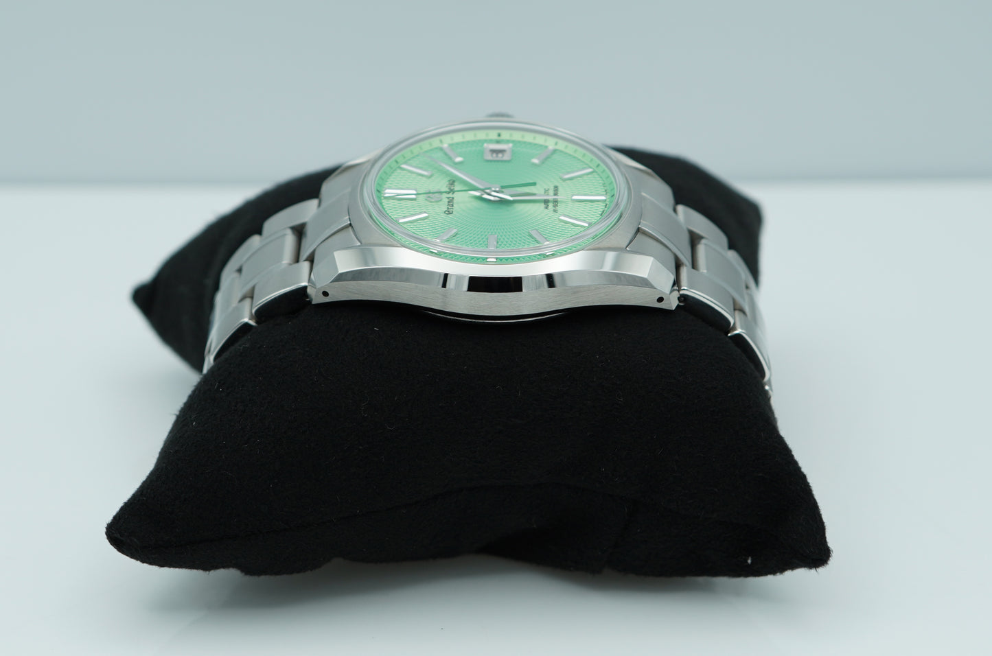 Grand Seiko SBGH335 Watches of Switzerland Phiên Bản Giới Hạn Mặt Số Xanh 2023