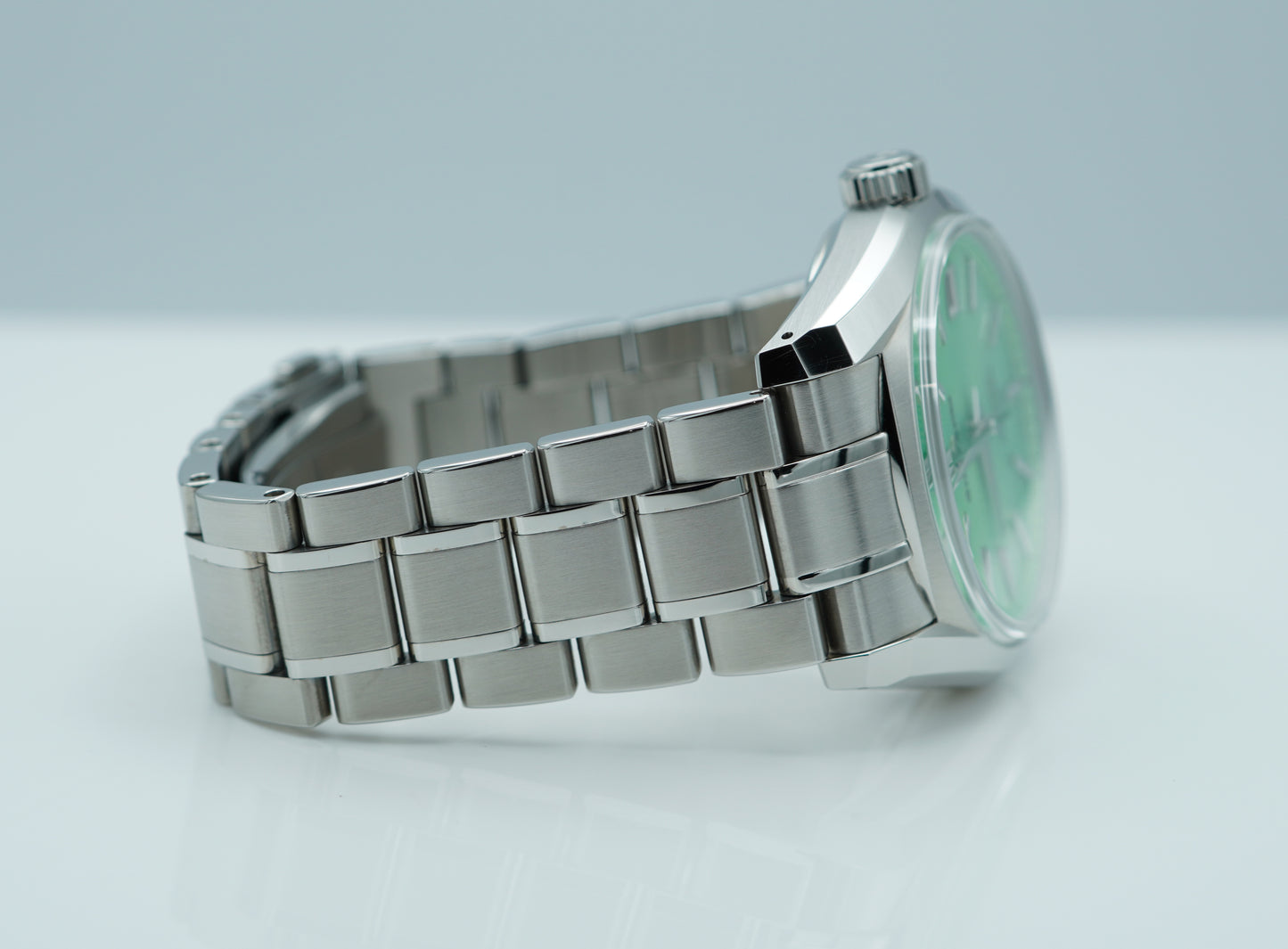 Grand Seiko SBGH335 Watches of Switzerland Phiên Bản Giới Hạn Mặt Số Xanh 2023