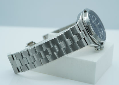 Vacheron Constantin Overseas Dual Time 7900V Mặt Số Xanh 2021