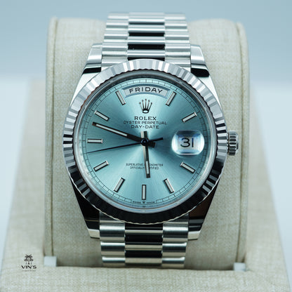 Rolex 228236 Day-Date Platinum Viền Khía Mặt Số Xanh Băng Cọc Số 2024