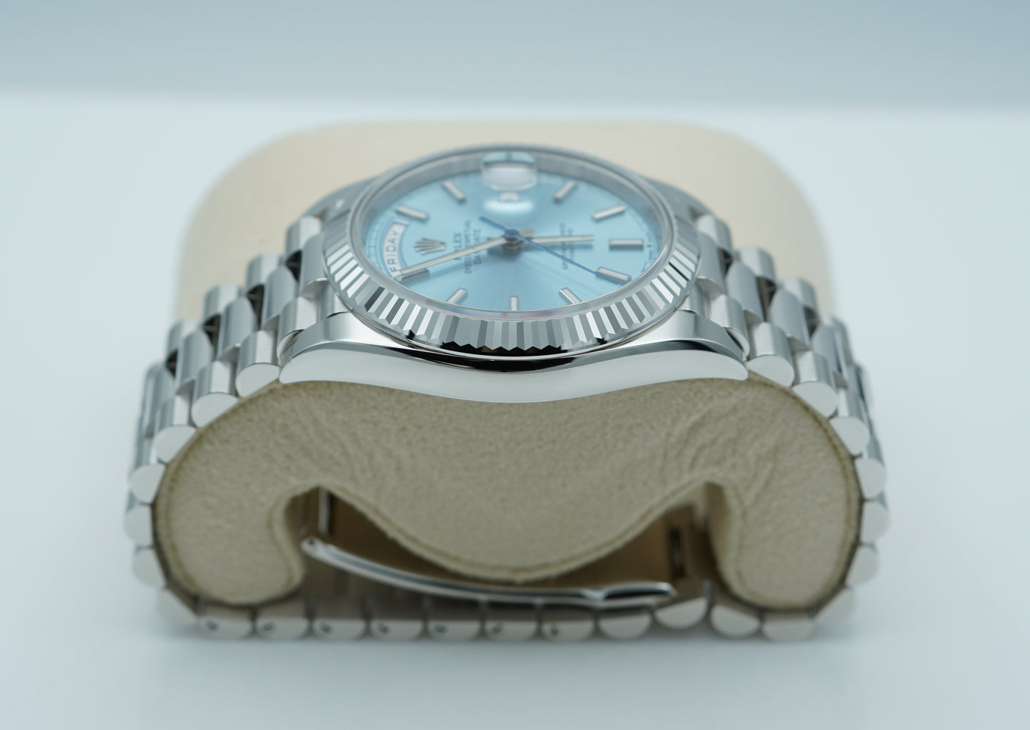 Rolex 228236 Day-Date Platinum Viền Khía Mặt Số Xanh Băng Cọc Số 2024