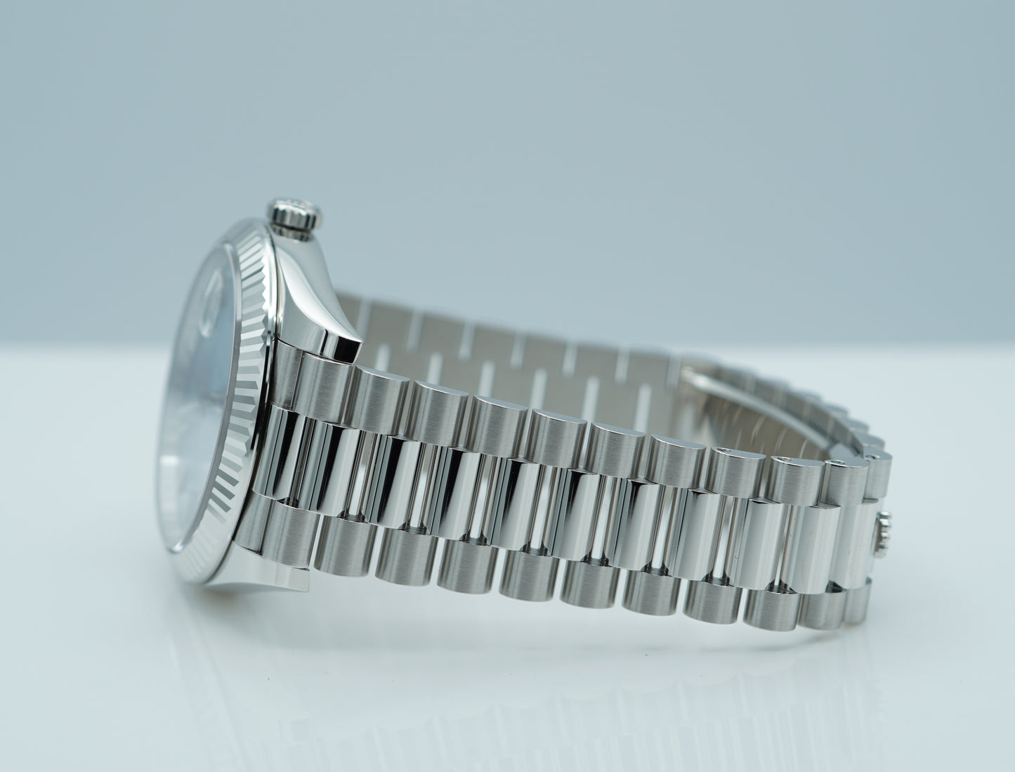 Rolex 228236 Day-Date Platinum Viền Khía Mặt Số Xanh Băng Cọc Số 2024