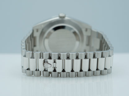 Rolex 228236 Day-Date Platinum Viền Khía Mặt Số Xanh Băng Cọc Số 2024