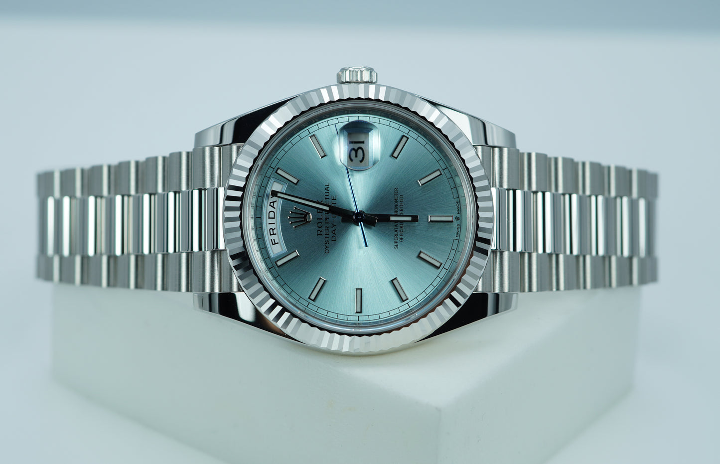 Rolex 228236 Day-Date Platinum Viền Khía Mặt Số Xanh Băng Cọc Số 2024