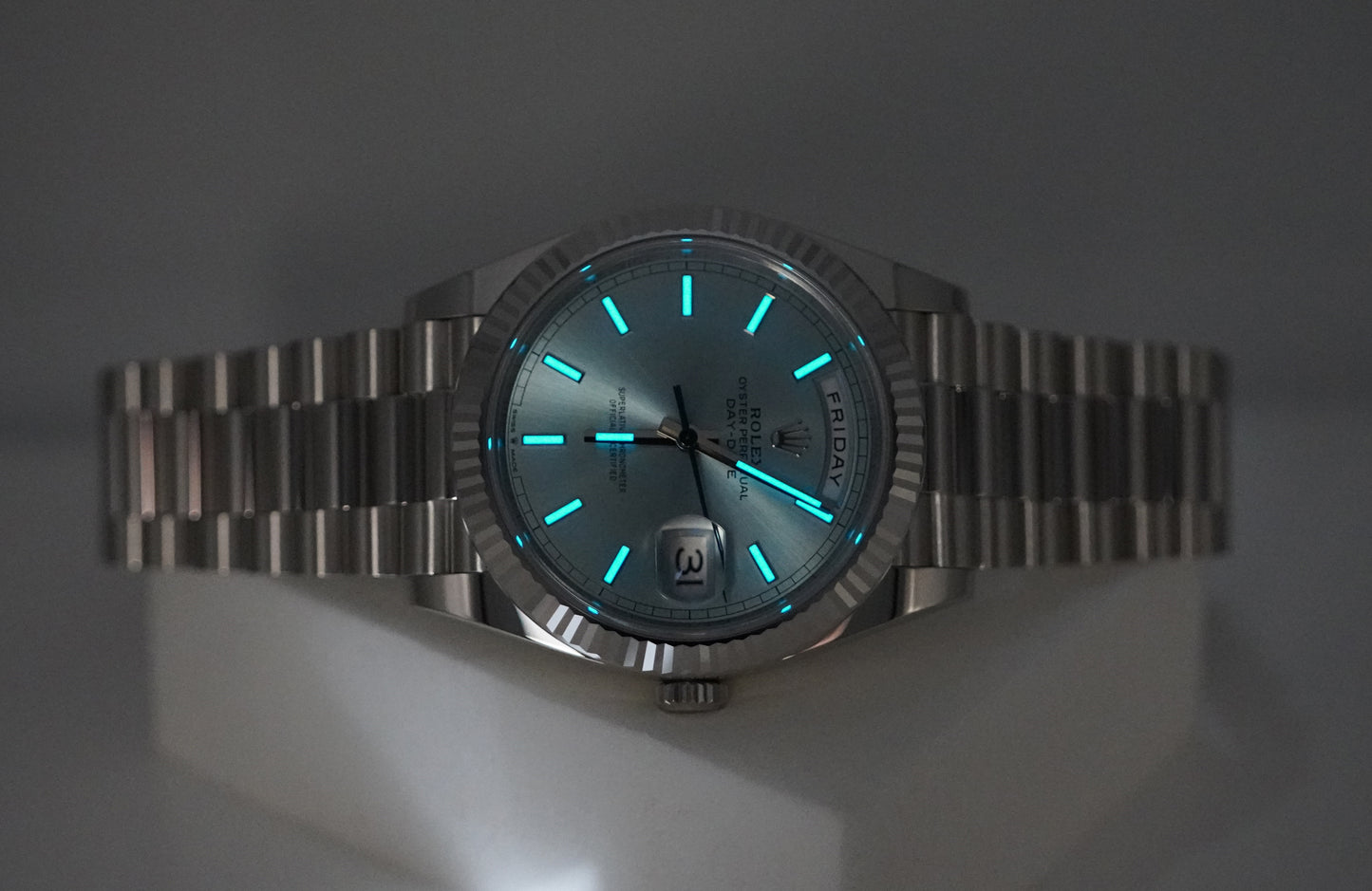 Rolex 228236 Day-Date Platinum Viền Khía Mặt Số Xanh Băng Cọc Số 2024