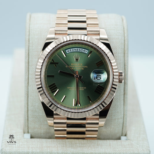 Rolex 228235 Day-Date 40 Vàng Hồng Mặt Số Xanh Olive Cọc Số La Mã 2024