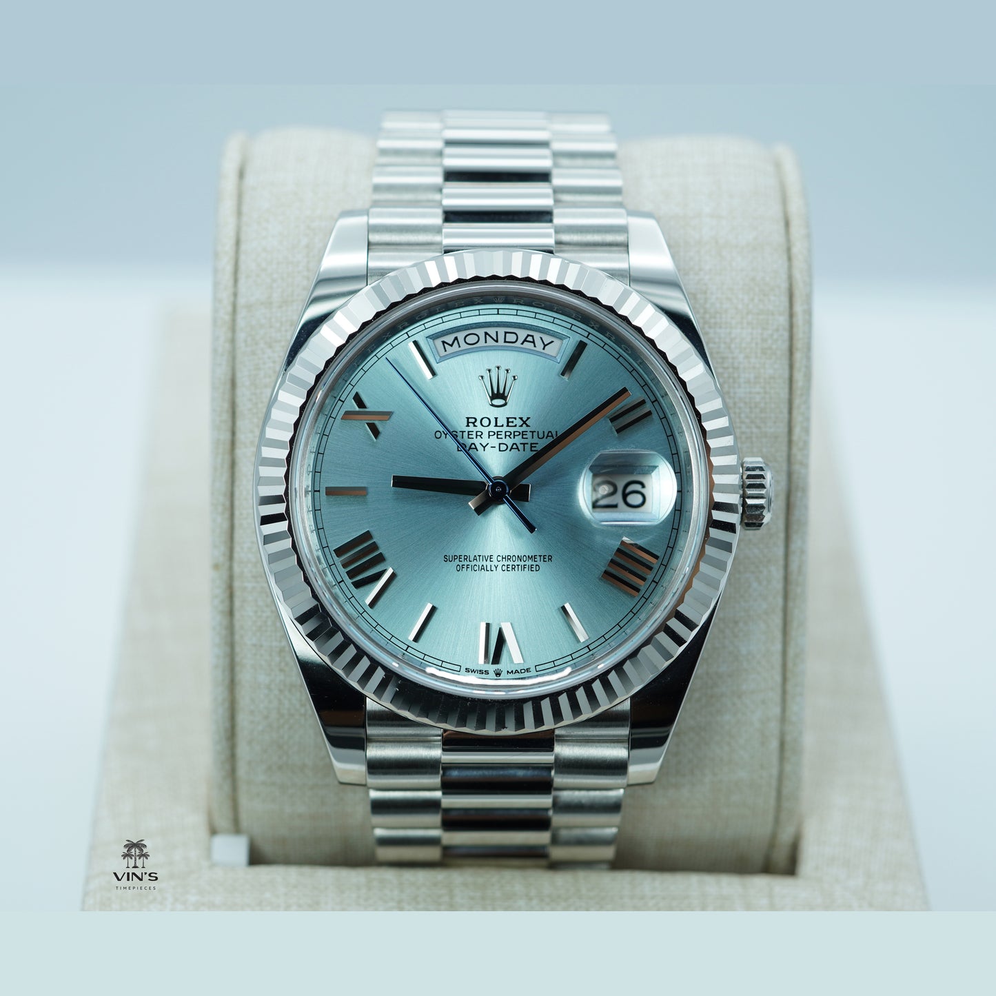 Rolex 228236 Day Date Platinum Viền Khía Bạch Kim Mặt Số La Màu Xanh Đá 2023