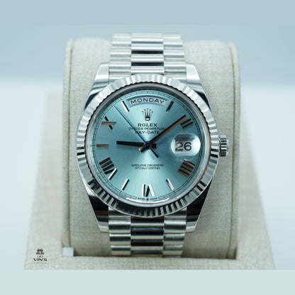 Rolex 228236 Day Date Platinum Viền Khía Bạch Kim Mặt Số La Màu Xanh Đá 2023