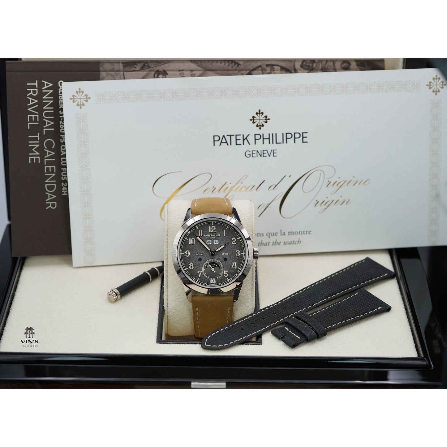 Patek Philippe 5326G Vàng Trắng Complications Annual Calendar Travel Time 2023