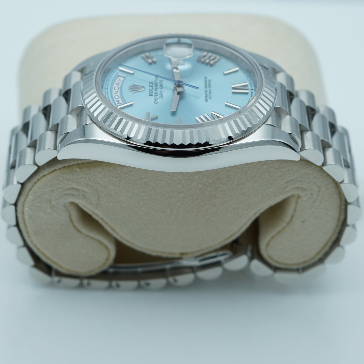 Rolex 228236 Day Date Platinum Viền Khía Bạch Kim Mặt Số La Màu Xanh Đá 2023