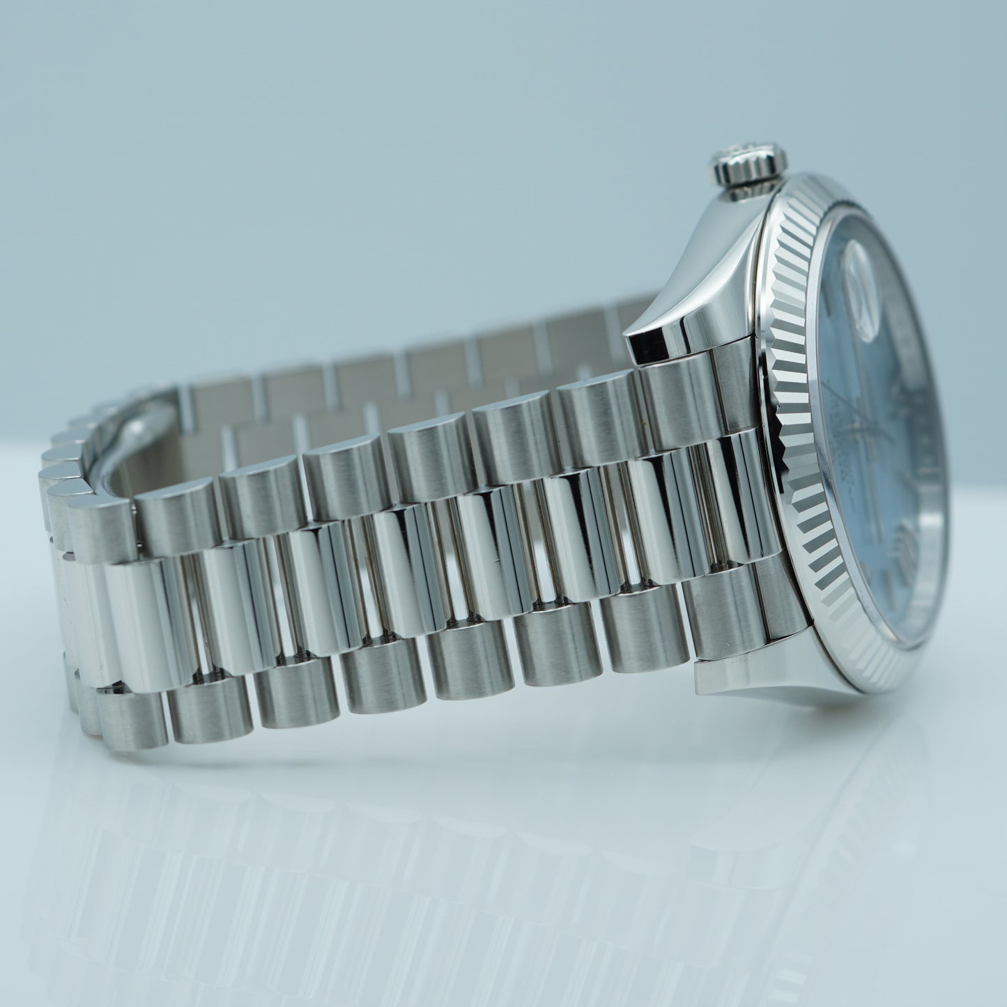 Rolex 228236 Day Date Platinum Viền Khía Bạch Kim Mặt Số La Màu Xanh Đá 2023