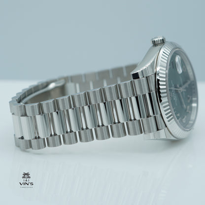 Rolex 228236 Day Date Platinum Viền Khía Mặt Số Ả Rập Xanh Lá 2024 Hiếm