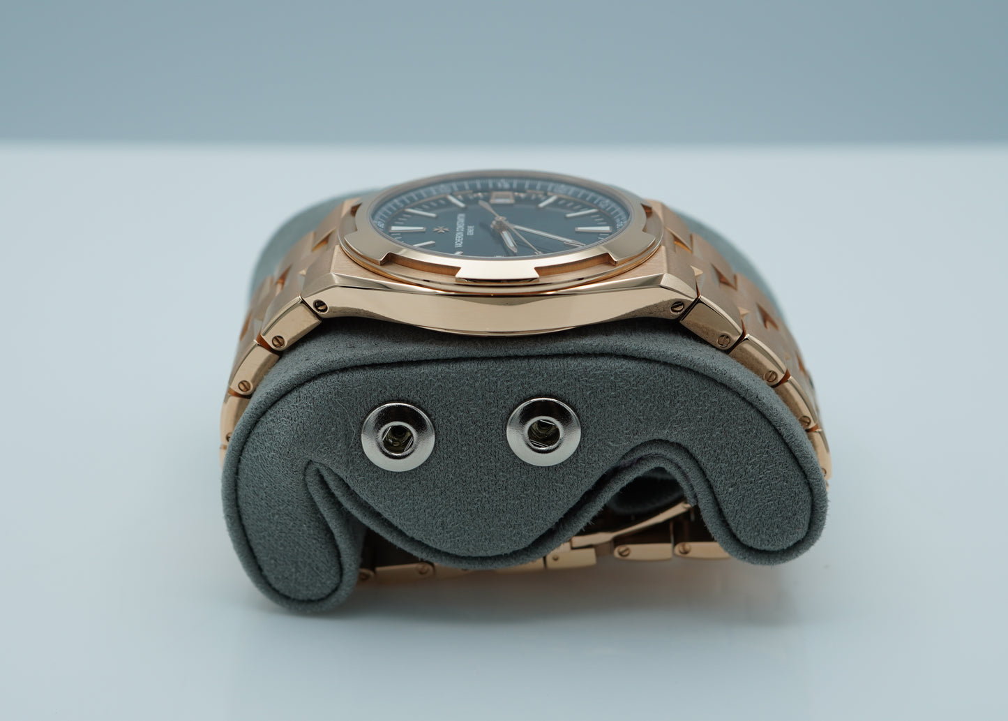 Vacheron Constantin Overseas 4520V Vàng Hồng Mặt Số Xanh Lá 2024