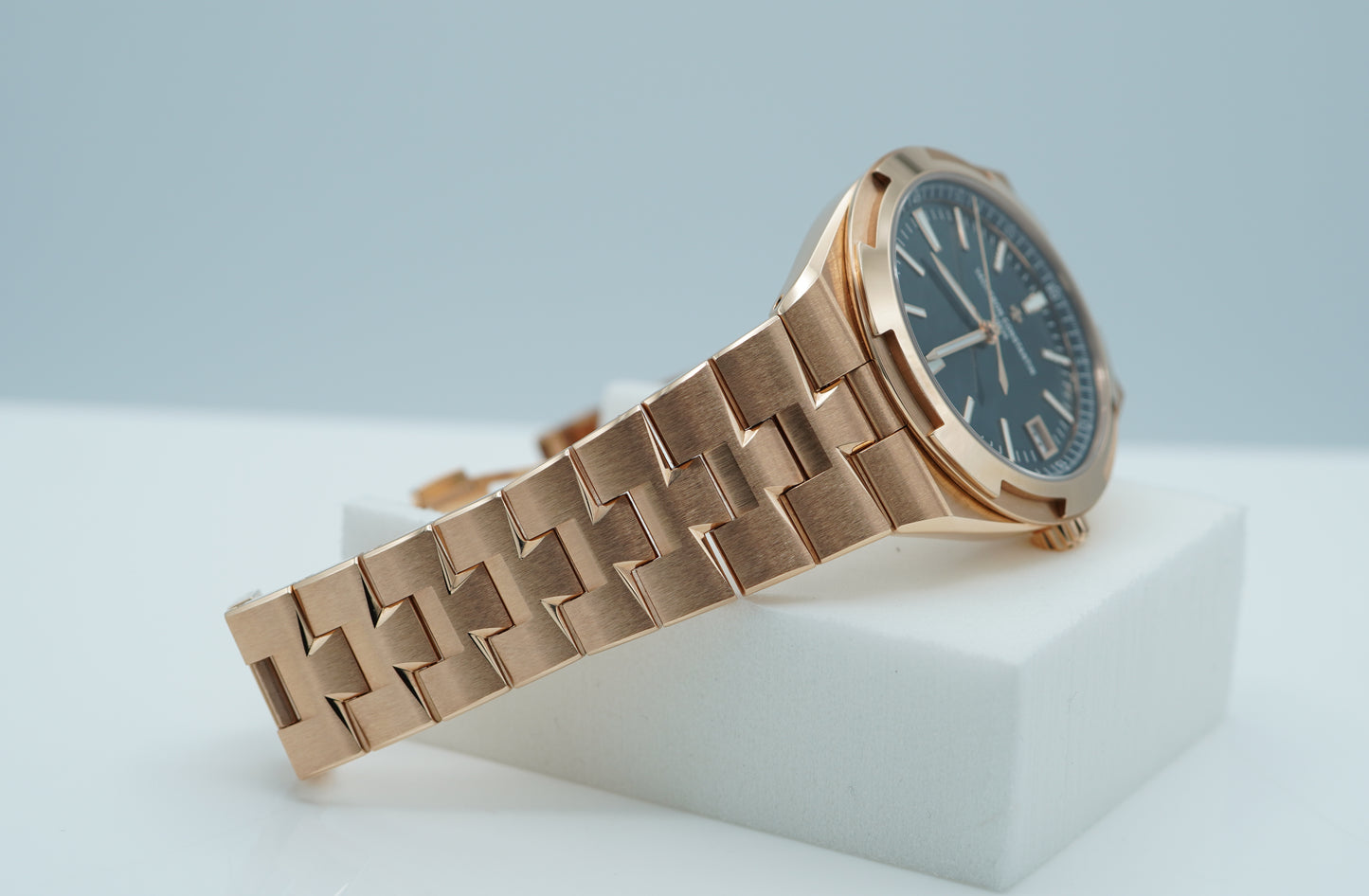 Vacheron Constantin Overseas 4520V Vàng Hồng Mặt Số Xanh Lá 2024