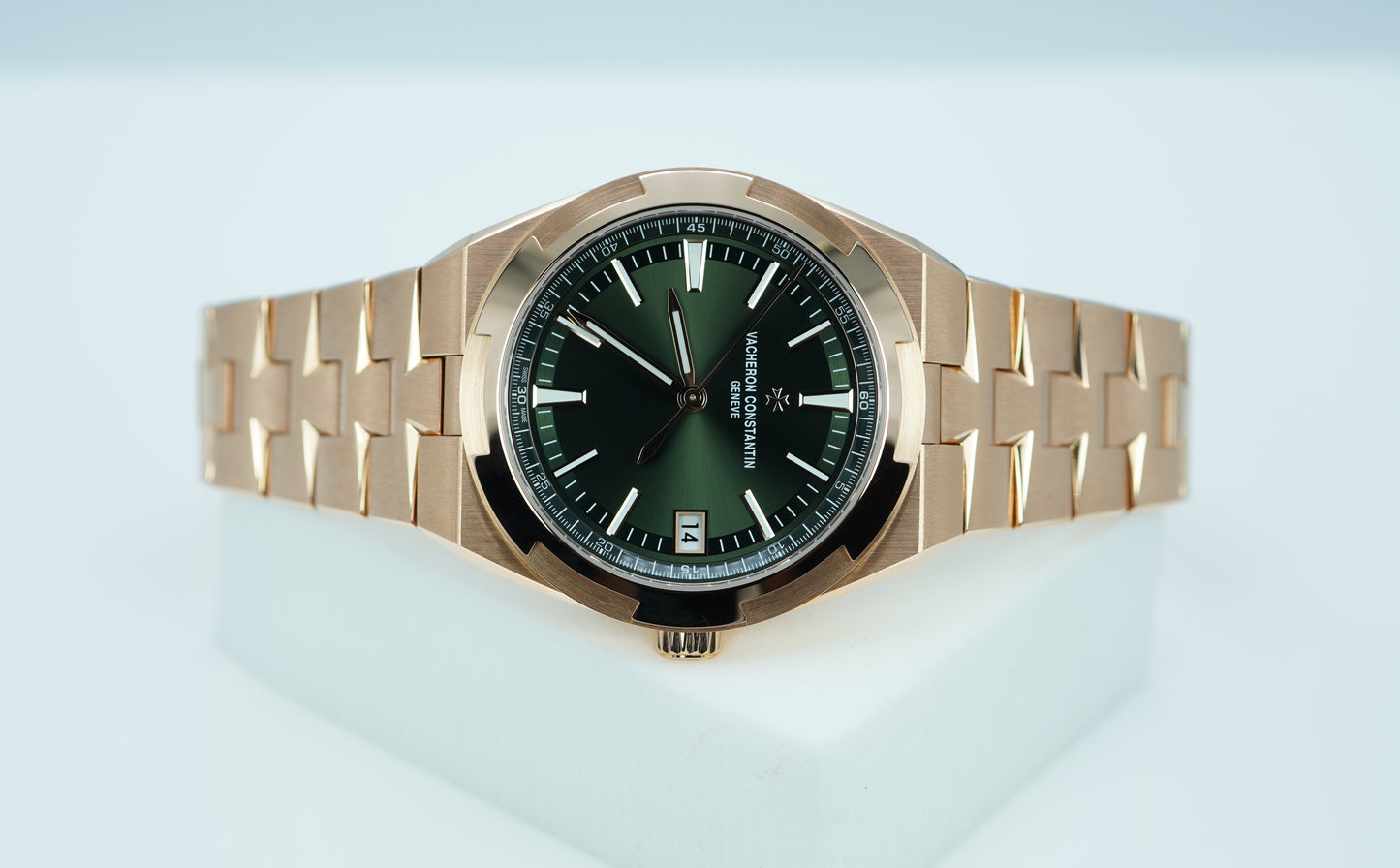 Vacheron Constantin Overseas 4520V Vàng Hồng Mặt Số Xanh Lá 2024