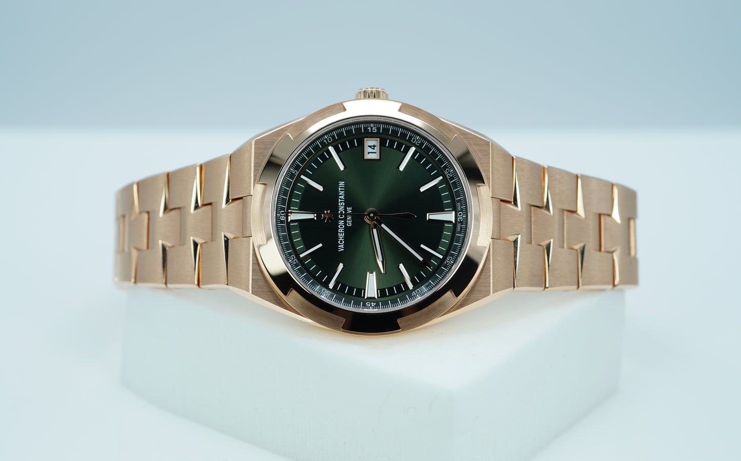 Vacheron Constantin Overseas 4520V Vàng Hồng Mặt Số Xanh Lá 2024