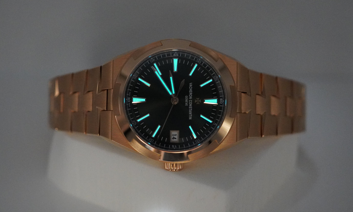 Vacheron Constantin Overseas 4520V Vàng Hồng Mặt Số Xanh Lá 2024