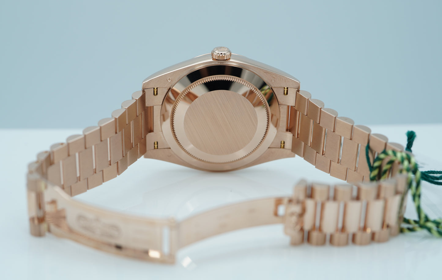 Rolex 228235 Day-Date 40 Vàng Hồng Mặt Số Xanh Olive Cọc Số La Mã 2024