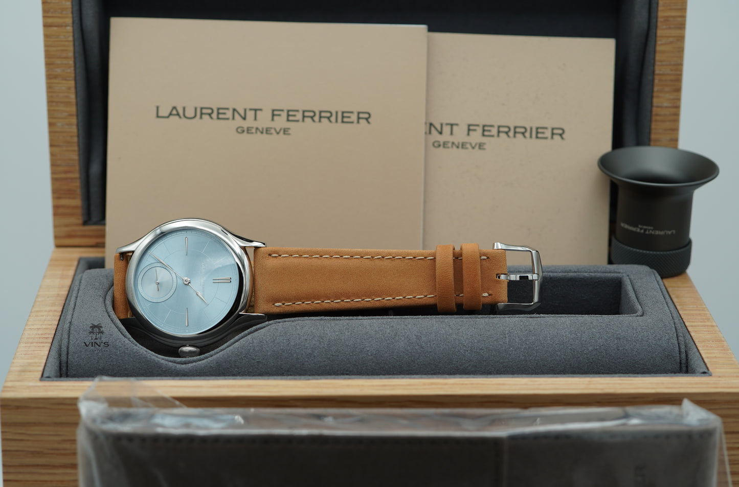 Laurent Ferrier Classic Micro-Rotor Mặt Số Xanh Băng 40mm 2024