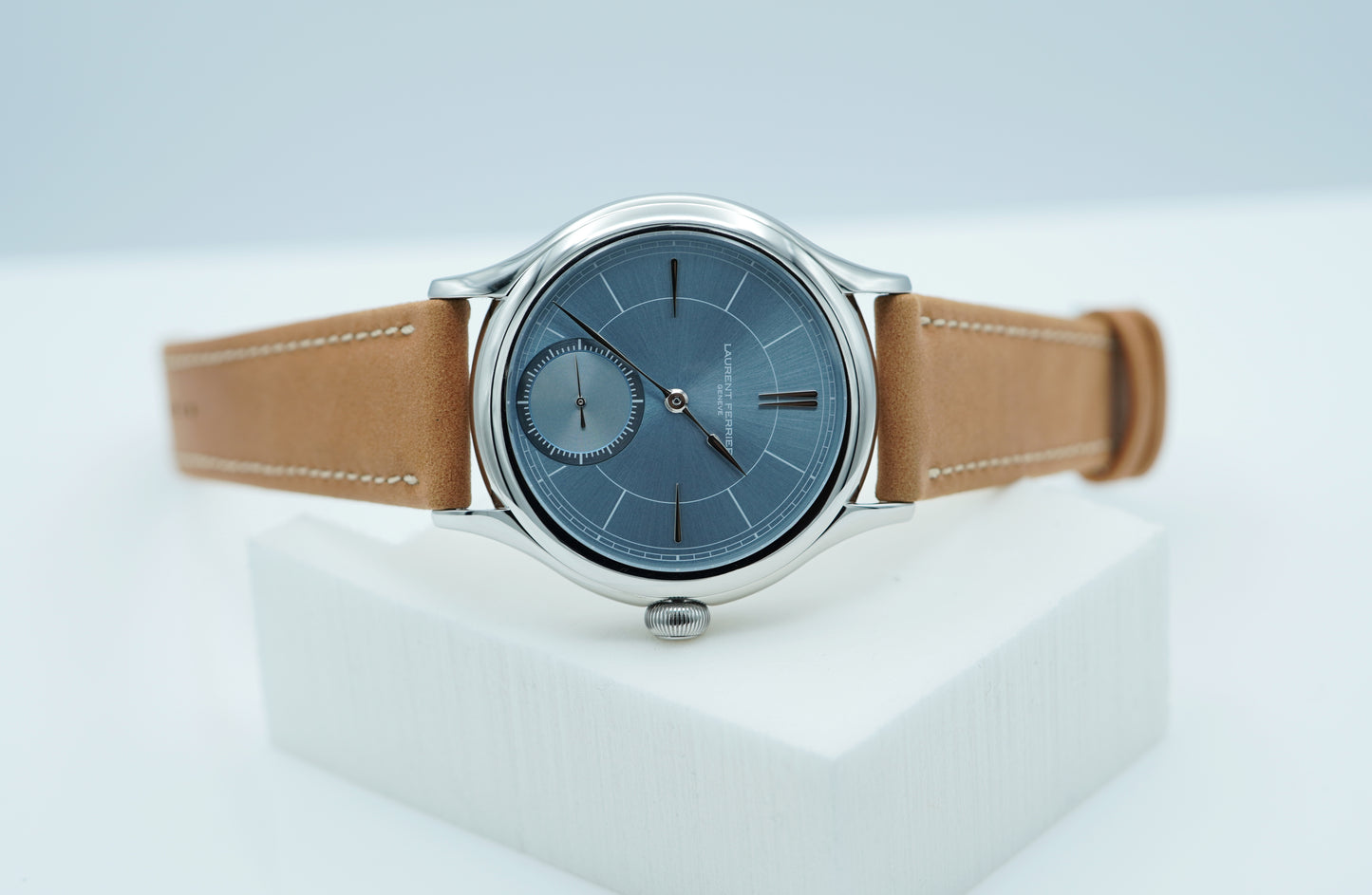 Laurent Ferrier Classic Micro-Rotor Mặt Số Xanh Băng 40mm 2024