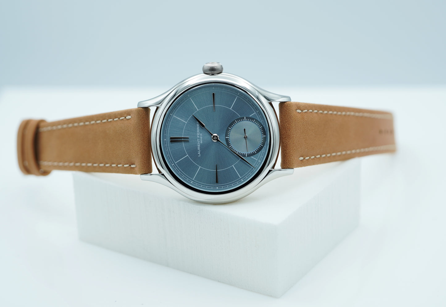 Laurent Ferrier Classic Micro-Rotor Mặt Số Xanh Băng 40mm 2024